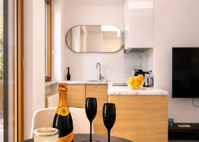 Elegant And Peaceful In Eur - Fully Renovated With Balcony Ρώμη