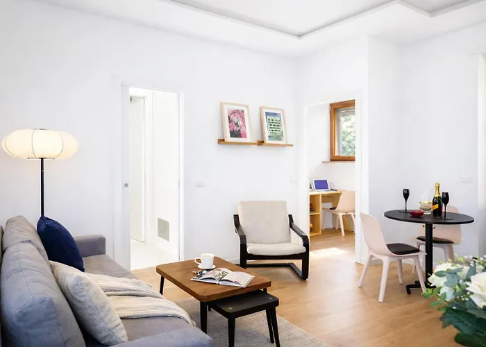 Elegant And Peaceful In Eur - Fully Renovated With Balcony Apartment *