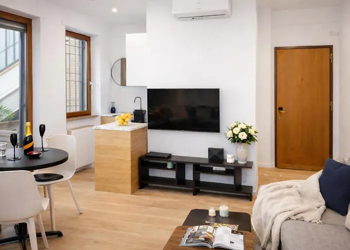 Elegant And Peaceful In Eur - Fully Renovated With Balcony *
