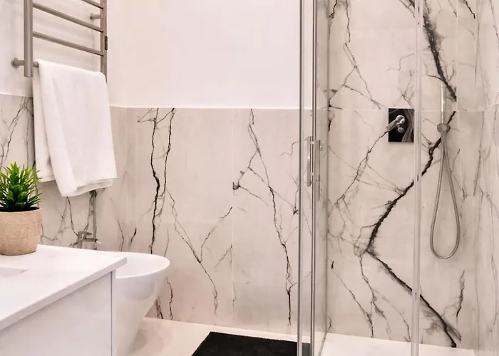 Elegant And Peaceful In Eur - Fully Renovated With Balcony *
