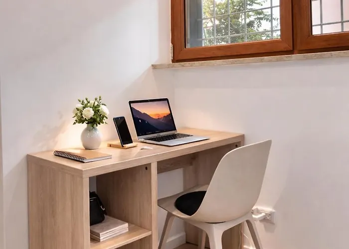 Elegant And Peaceful In Eur - Fully Renovated With Balcony *