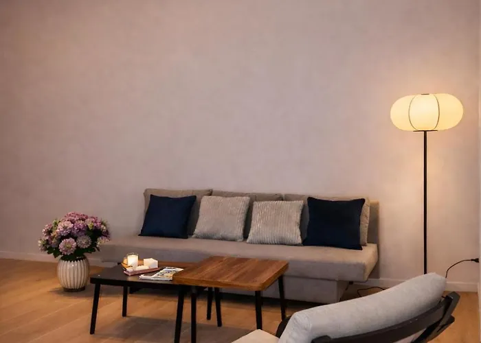 Elegant And Peaceful In Eur - Fully Renovated With Balcony Apartment *